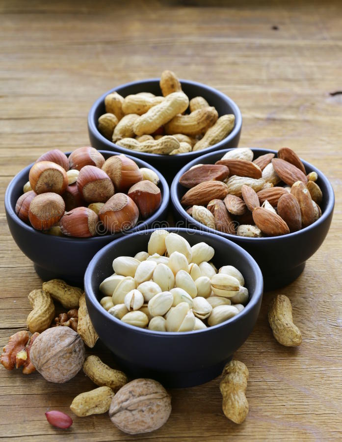 Можно ли хомякам орехи кедровые грецкие, фундук, миндаль, арахис в скорлупе и без нее