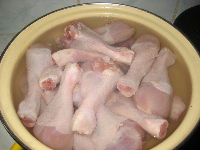 Куриные лапки для собак: можно ли давать, как варить, польза и вред